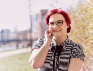 Portrait der queerfeministischen Autorin Jess Schönrock